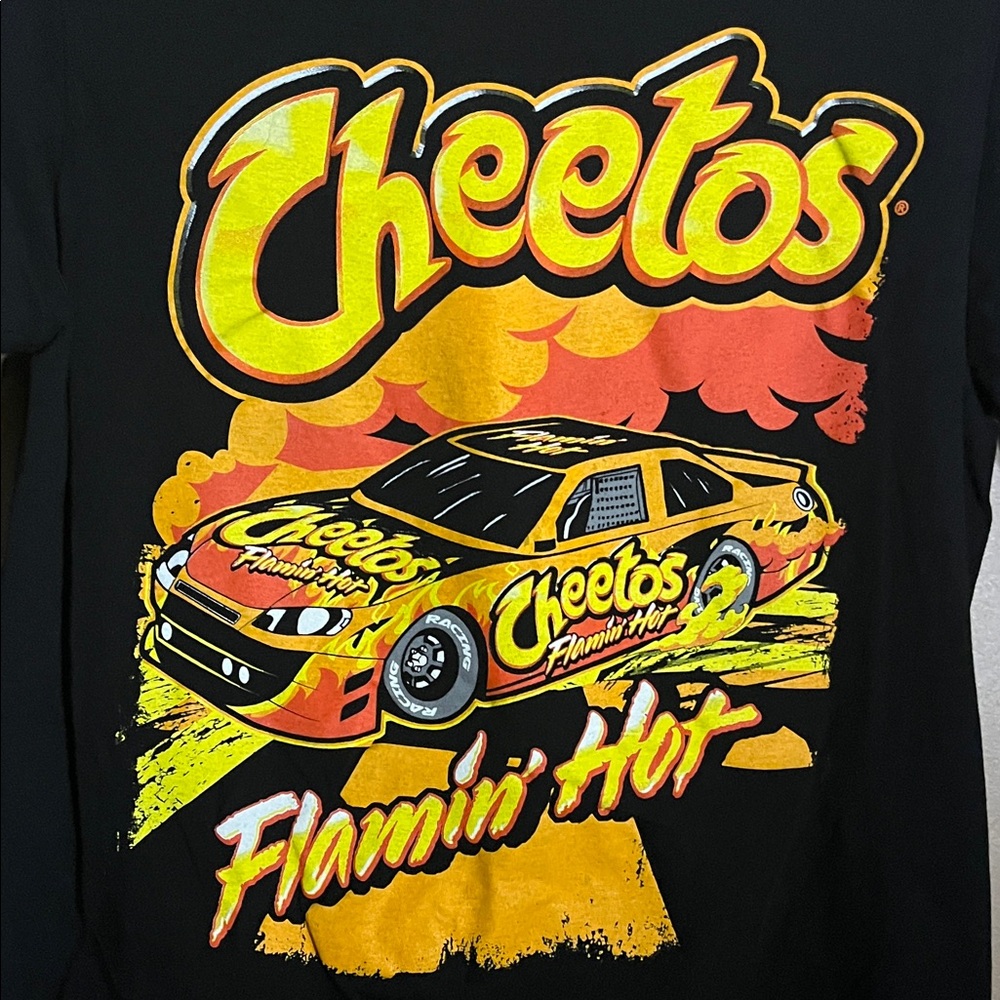😄Cheetos graphic Tshirt small